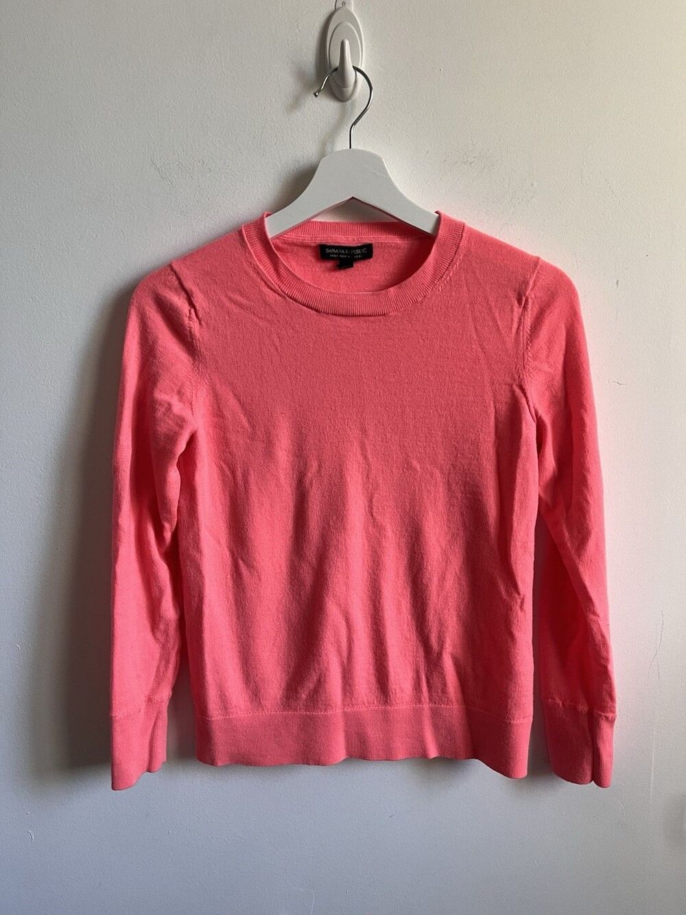 Banana Republic Merino Wool Coral Pink Sweater Top Sz S Lightweight Preppy